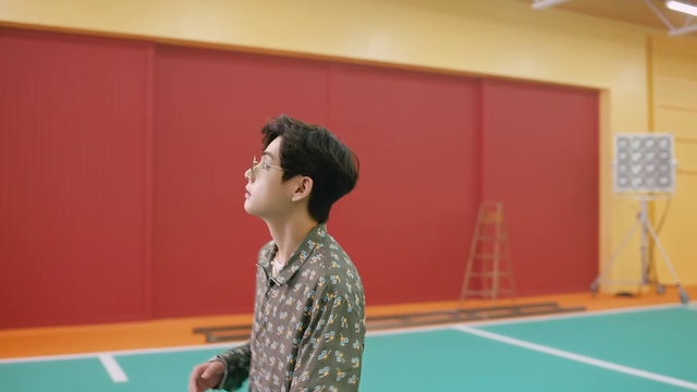 Video Reference: Leisure, Fun, Recreation, Indoor games and sports, Event, Sports, T-shirt, Competition event, Flooring, Room