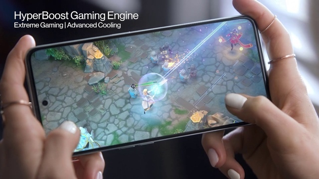 Video Reference: Hand, Mobile phone, World, Communication Device, Finger, Gesture, Portable communications device, Gadget, Thumb, Nail