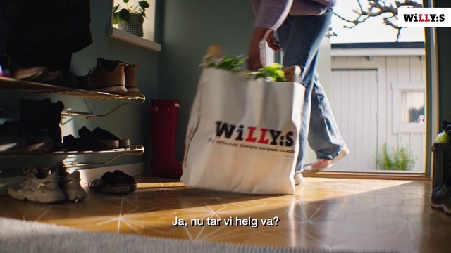 Video Reference: Plant, Shorts, Wood, Window, T-shirt, Tree, Sportswear, Building, Luggage and bags, Hardwood