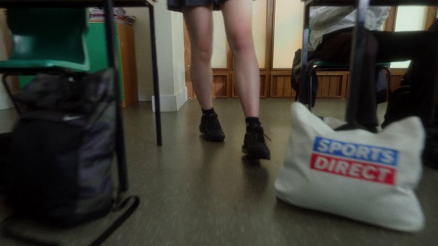 Video Reference: Joint, Leg, Knee, Gesture, Thigh, Waist, Flooring, Floor, Bag, Wood