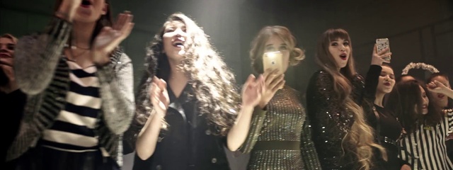 Video Reference: Face, Hair, Hand, Human body, Music artist, Music, Performing arts, Entertainment, Gesture, Musician