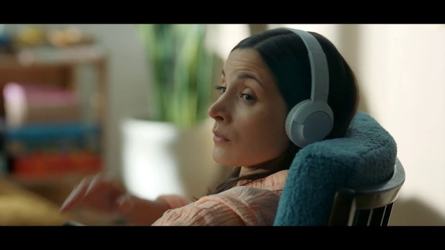 Video Reference: Chin, Hearing, Ear, Flash photography, Happy, Audio equipment, Eyelash, Peripheral, Headphones, Electronic device