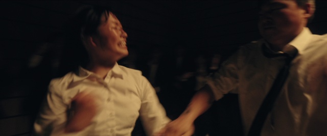 Video Reference: Flash photography, Gesture, Performing arts, Music, Entertainment, Musician, Event, Darkness, T-shirt, Midnight