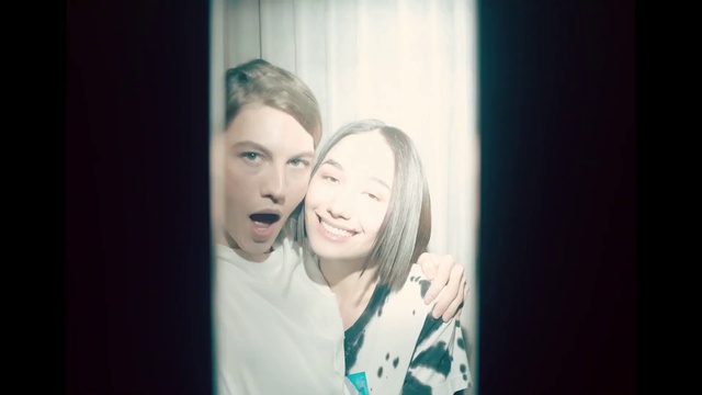 Video Reference: Smile, Flash photography, Purple, Happy, Gesture, Event, Magenta, Blond, Fun, Electric blue