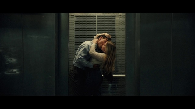 Video Reference: Flash photography, Beard, Performing arts, Entertainment, Event, Darkness, Font, Facial hair, Performance art, Sitting