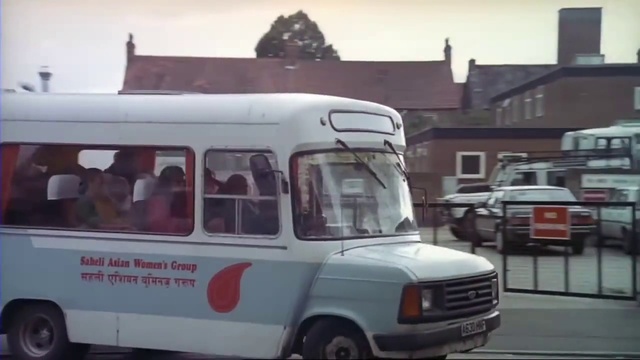 Video Reference: Car, Tire, Land vehicle, Wheel, Vehicle, Bus, Window, Automotive parking light, Motor vehicle, Vehicle registration plate