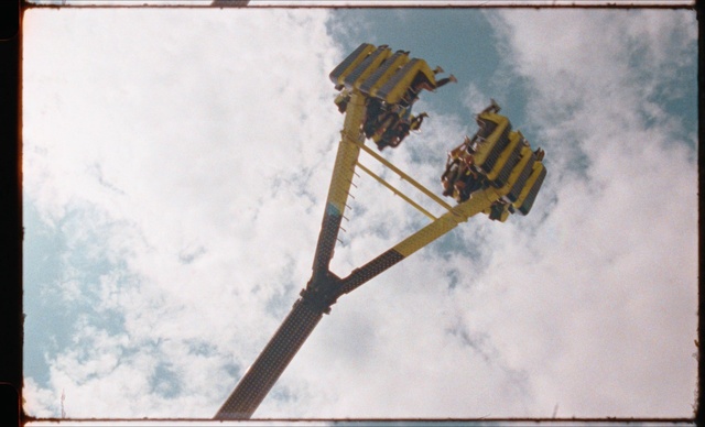 Video Reference: Cloud, Sky, Pole, Recreation, Event, Nonbuilding structure, Amusement ride, Public utility, Fun, Leisure