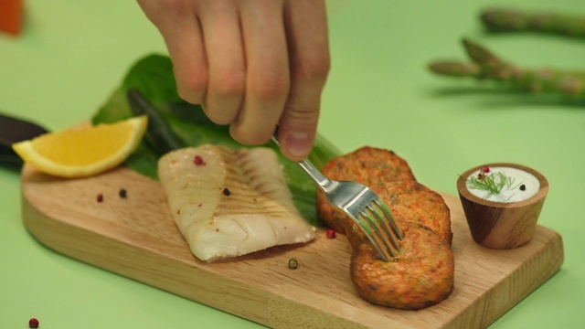 Video Reference: Food, Tableware, Green, Ingredient, Recipe, Cutting board, Wood, Cuisine, Sweet lemon, Dish