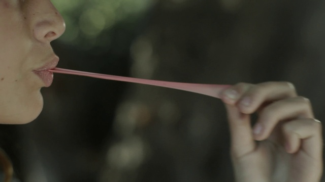 Video Reference: Nose, Human body, Neck, Gesture, Finger, Eyelash, Wrist, Thumb, Event, Flesh