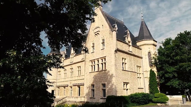 Video Reference: Plant, Sky, Cloud, Building, Window, Tree, Grass, Facade, Turret, Spire