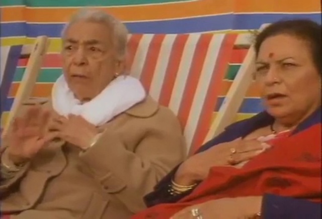 Video Reference: Gesture, Interaction, Fun, Event, Sitting, Sharing, Conversation, Spokesperson, Flag, Jewellery