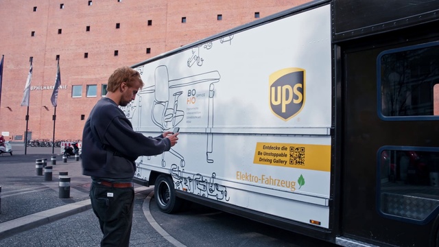 Video Reference: Tire, Wheel, Motor vehicle, Vehicle, Truck, Mode of transport, Automotive exterior, Asphalt, Automotive design, Window