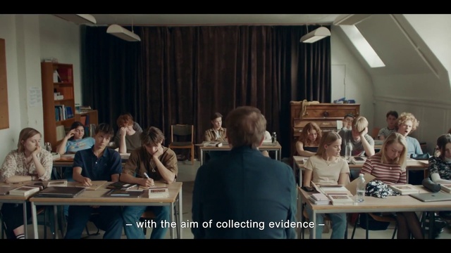 Video Reference: Table, Lighting, Interaction, Social group, Curtain, T-shirt, Chair, Event, Presentation, Public speaking