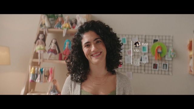 Video Reference: Smile, Eyebrow, Eyelash, Fashion, Flash photography, Happy, Style, Fashion design, Beauty, Magenta