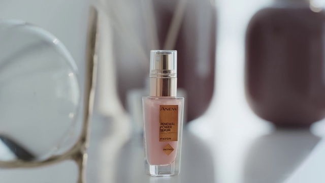 Video Reference: Liquid, Eyelash, Solution, Cosmetics, Fluid, Glass bottle, Gas, Lipstick, Drink, Tints and shades