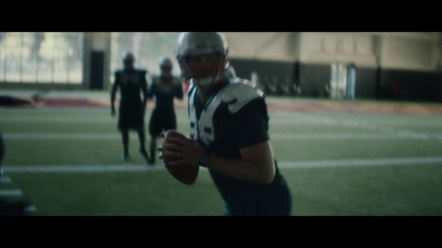 Video Reference: Sports uniform, Sports equipment, Football equipment, Sports gear, Jersey, Helmet, Flash photography, Player, American football, Sportswear