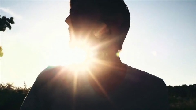 Video Reference: Sky, Plant, Cloud, People in nature, Flash photography, Happy, Sunlight, Gesture, Tree, Sunset