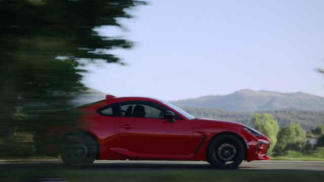 Video Reference: Wheel, Tire, Vehicle, Sky, Car, Hood, Automotive tire, Automotive lighting, Automotive design, Motor vehicle