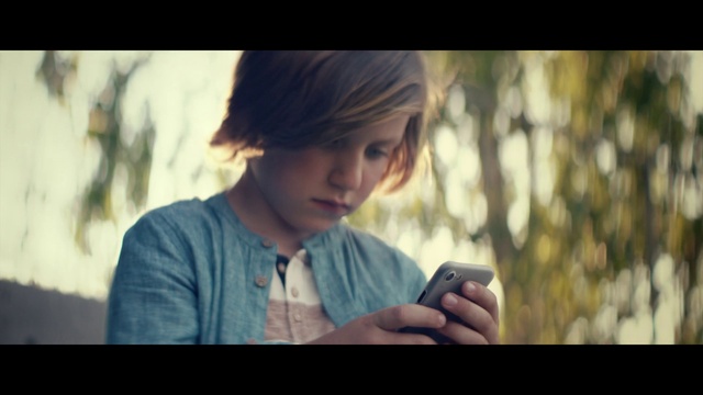 Video Reference: Hair, Hand, Hairstyle, Smile, Eye, Flash photography, Happy, People in nature, Gesture, Cool