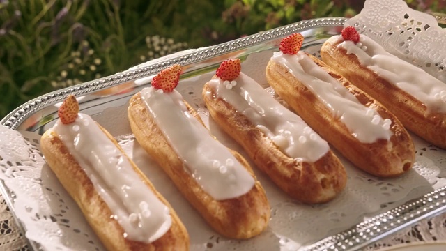 Video Reference: Food, Bockwurst, Ingredient, Fast food, Baked goods, Hot dog, Dish, Staple food, Cuisine, Recipe