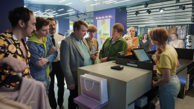 Video Reference: Jeans, Trousers, Shirt, Automotive design, Customer, Engineering, Gadget, T-shirt, Television, Technology