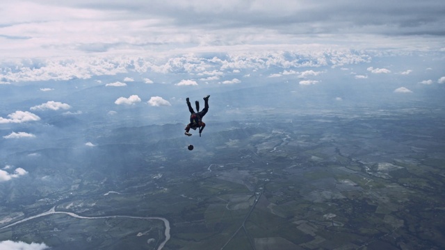 Video Reference: Cloud, Sky, Air travel, Mountainous landforms, Water, Wing, Parachuting, Cumulus, Aviation, Air sports