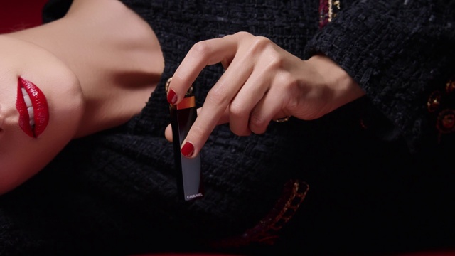 Video Reference: Lip, Arm, Lipstick, Mouth, Eyelash, Cosmetics, Gesture, Nail, Body jewelry, Finger