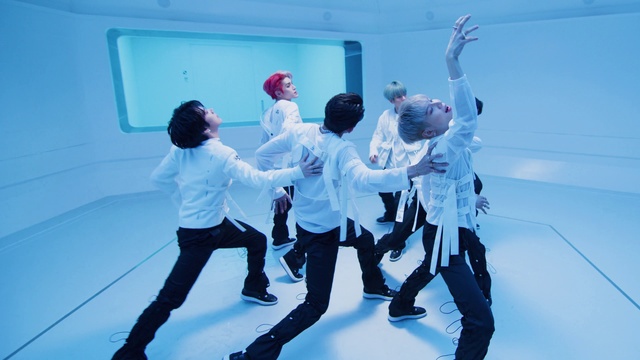 Video Reference: World, Azure, Gesture, Performing arts, Leisure, Entertainment, Fun, Dance, Electric blue, Choreography