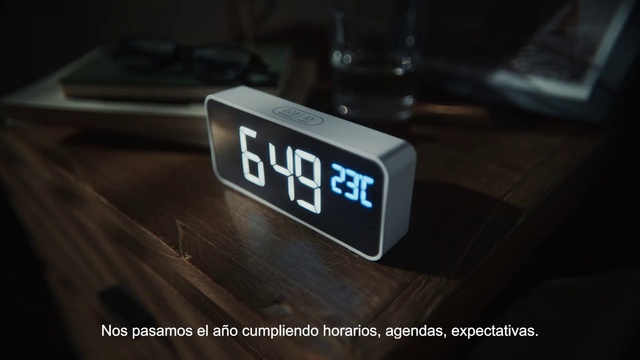 Video Reference: Clock, Font, Gas, Display device, Gadget, Electric blue, Auto part, Number, Rectangle, Watch