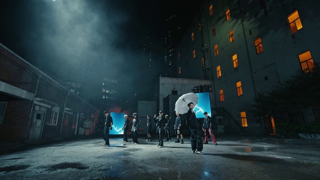 Video Reference: Building, Flash photography, Performing arts, Asphalt, Midnight, Automotive lighting, Space, Entertainment, Event, City