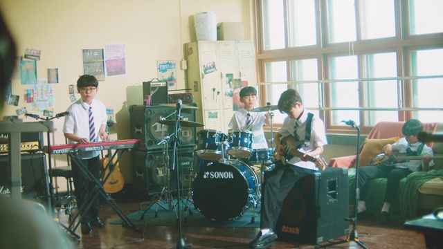 Video Reference: Membranophone, Idiophone, Drum, Musical instrument, Musician, Drumhead, Cymbal, Musical instrument accessory, Guitar, Percussion