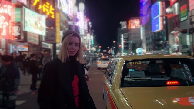 Video Reference: Car, Photograph, Automotive lighting, Vehicle, Light, Infrastructure, Lighting, Building, Street fashion, Wheel