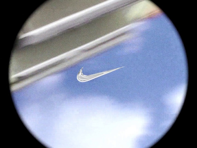 Video Reference: Automotive lighting, Window, Hood, Automotive design, Electric blue, Circle, Auto part, Close-up, Metal, Rim