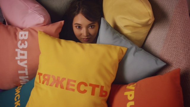 Video Reference: Joint, Product, Comfort, Orange, Textile, Neck, Sleeve, Gesture, Thigh, Yellow