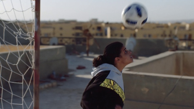 Video Reference: Sky, Daytime, Vertebrate, World, Travel, Fun, Morning, Ball, Cap, Street fashion