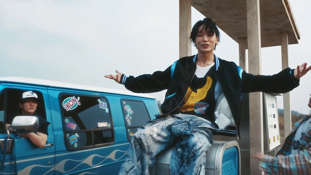 Video Reference: Vehicle, Motor vehicle, Automotive design, Mode of transport, Travel, Leisure, Automotive exterior, Passenger, Sky, Tree