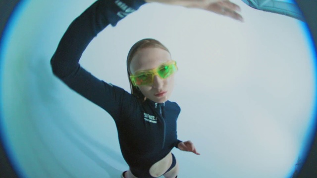 Video Reference: Vision care, Shoulder, Eyewear, Blue, Sleeve, Goggles, Gesture, Flash photography, Headgear, T-shirt