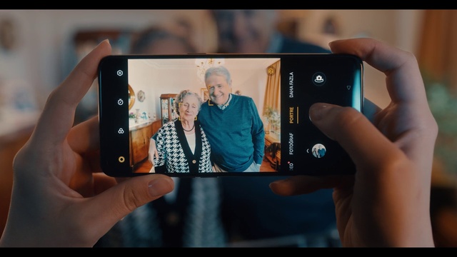 Video Reference: Face, Hand, Mobile phone, Product, Telephony, Telephone, Communication Device, Gadget, Portable communications device, Smile