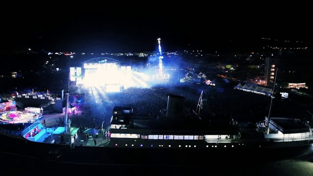 Video Reference: Building, Electricity, Skyscraper, Entertainment, Performing arts, Concert, Midnight, Cityscape, Event, City