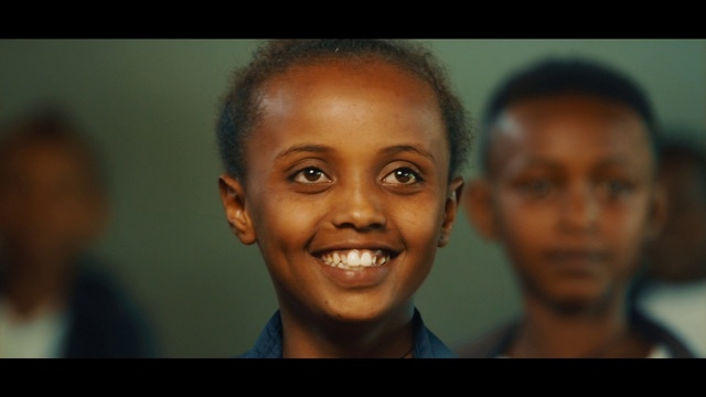 Video Reference: Forehead, Nose, Smile, Cheek, Flash photography, Jaw, Ear, Happy, Tooth, Fun