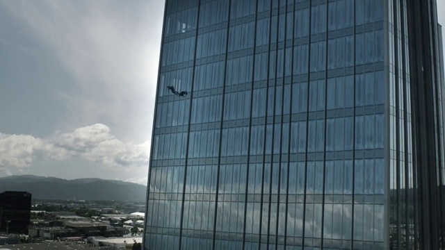 Video Reference: Building, Cloud, Skyscraper, Water, Sky, Tower, Window, Tower block, Condominium, Urban design