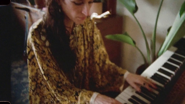 Video Reference: Musical instrument, Keyboard, Piano, Organ, Musical keyboard, Green, Pianist, Electronic keyboard, Electronic instrument, Musical instrument accessory