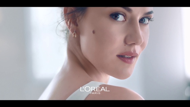 Video Reference: Nose, Face, Skin, Lip, Eyebrow, Eye, Shoulder, Eyelash, Eye liner, Lipstick