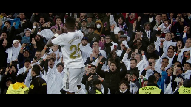 Video Reference: Product, Sleeve, Gesture, Hat, Jersey, Fan, Player, Font, Crowd, Competition event