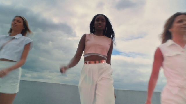 Video Reference: Cloud, Sky, Shoulder, Azure, People in nature, Flash photography, Happy, Waist, Gesture, Travel