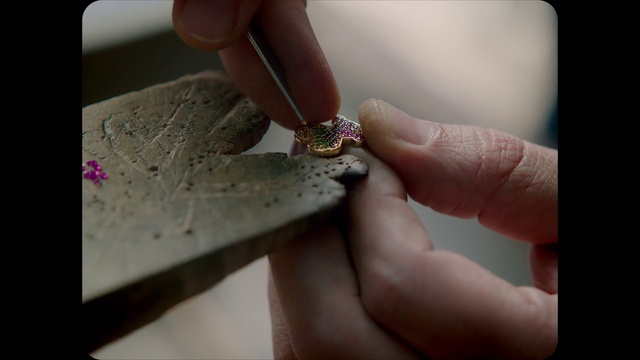 Video Reference: Hand, Finger, Gesture, Wood, Nail, Thumb, Jewellery, Wrist, Human leg, Art