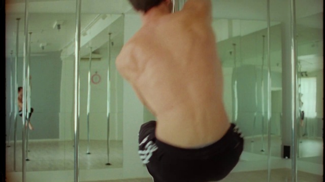 Video Reference: Hand, Leg, Human body, Neck, Waist, Gesture, Knee, Elbow, Thigh, Chest