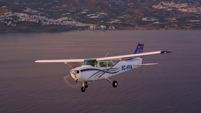 Video Reference: Monoplane, Aircraft, Airplane, Vehicle, Propeller, Propeller, Aerospace manufacturer, Propeller-driven aircraft, Flap, Light aircraft