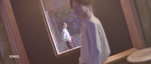 Video Reference: Purple, Event, Entertainment, Fun, Darkness, Formal wear, Magenta, Visual arts, Room, Fashion design