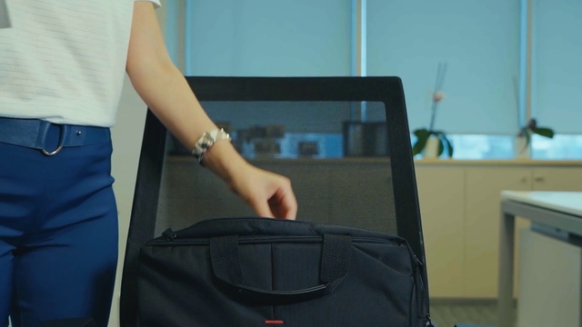 Video Reference: Hand, Laptop, Sleeve, Gesture, Netbook, Computer, Personal computer, Bag, Elbow, Luggage and bags